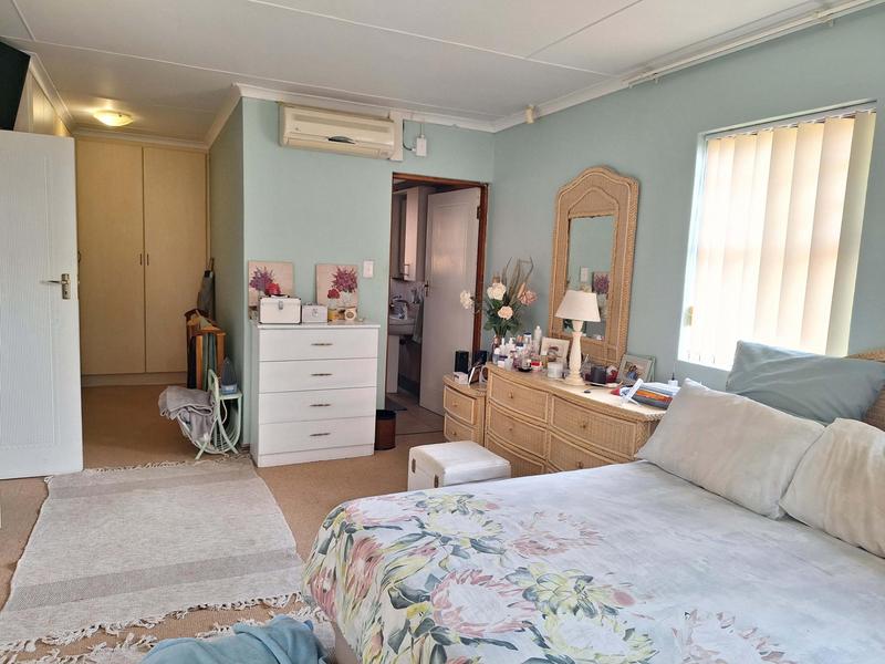 4 Bedroom Property for Sale in Hartenbos Heuwels Western Cape
